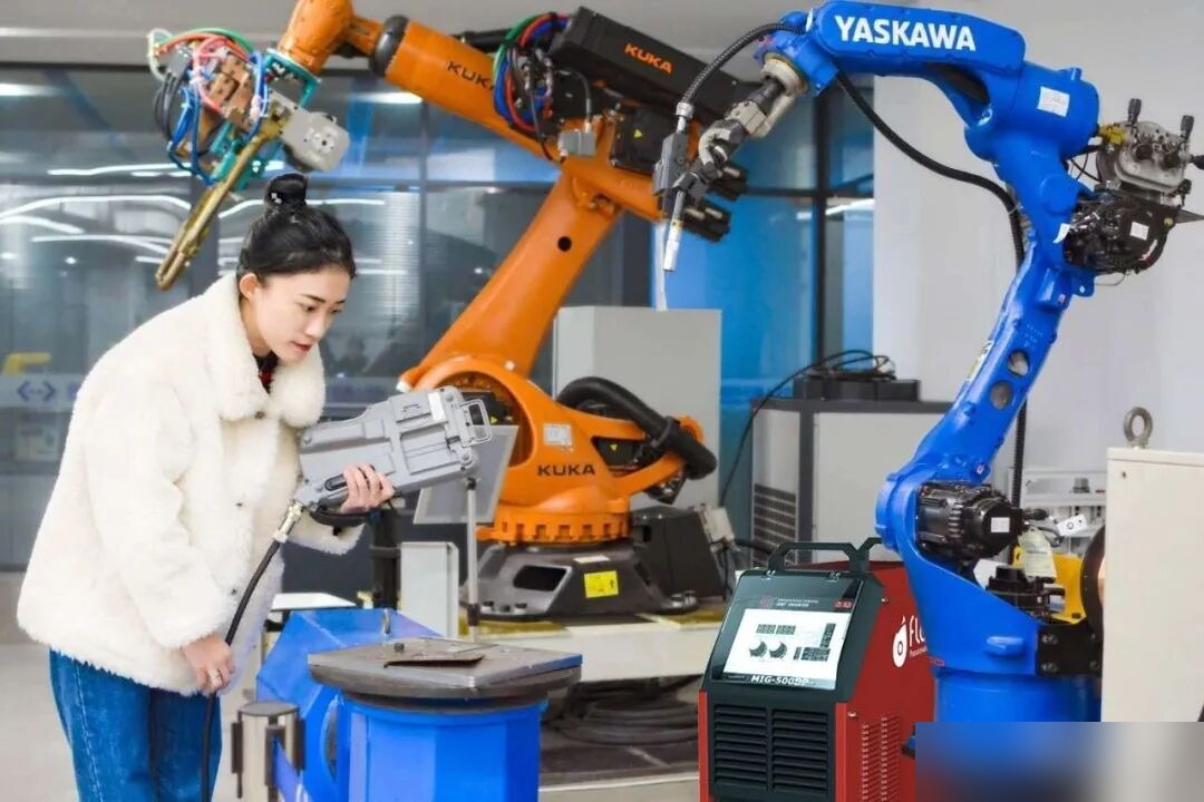 Welding Robots from a Large Model Perspective: Current Status, Pain Points, and Future Trends