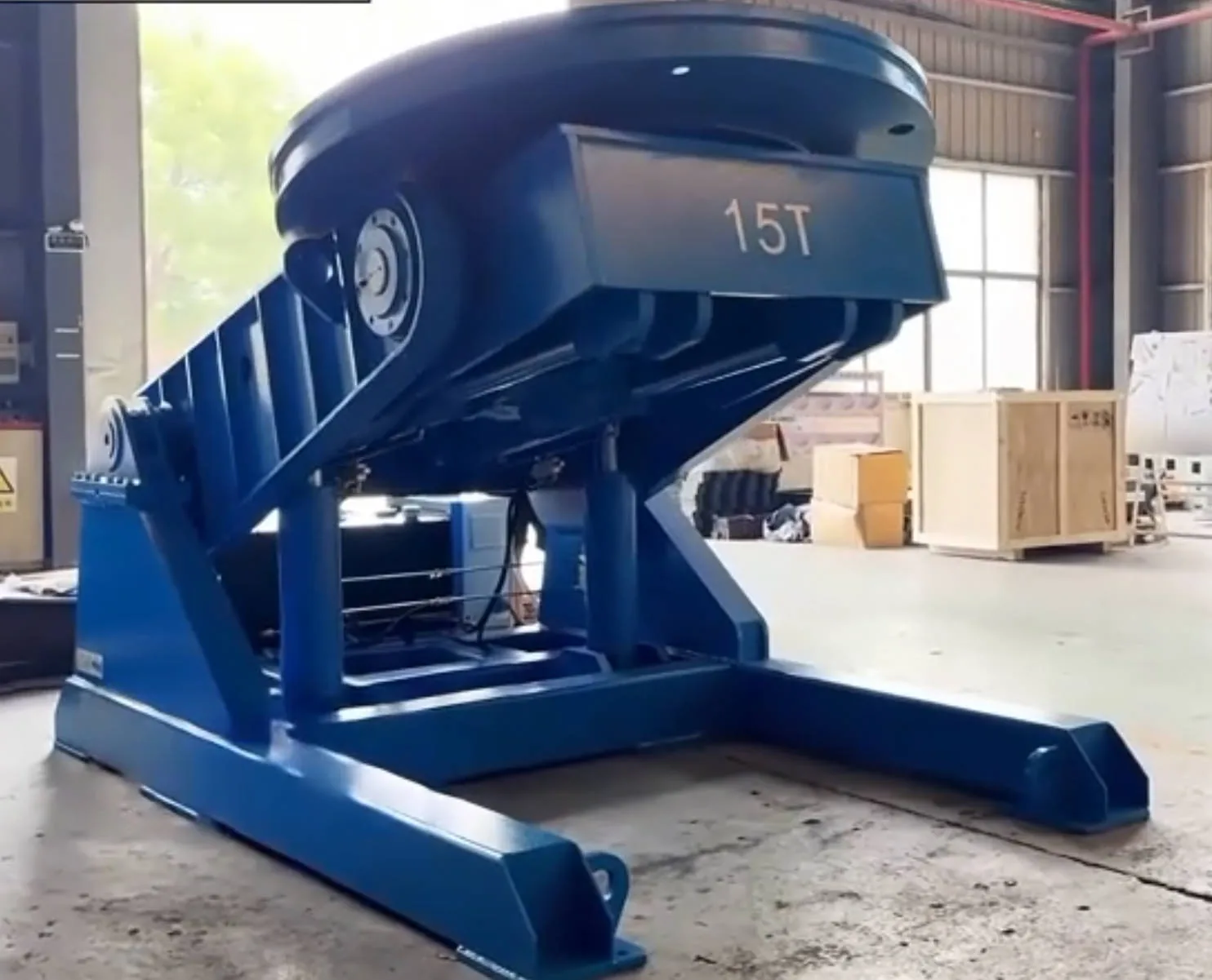 Heavy-duty hydraulic tilting positioner, 15T class, in the fabricator's workshop